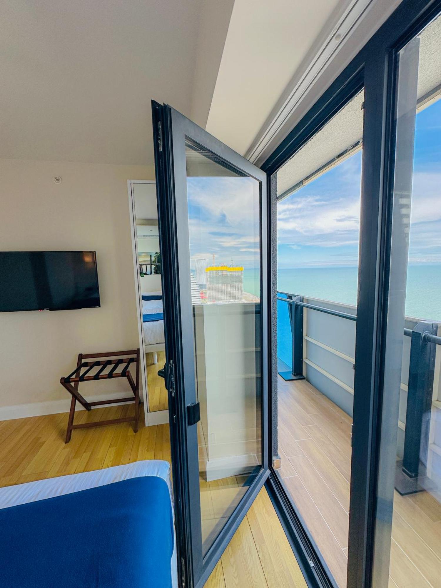 Seaside Vip Hotel バトゥーミ エクステリア 写真