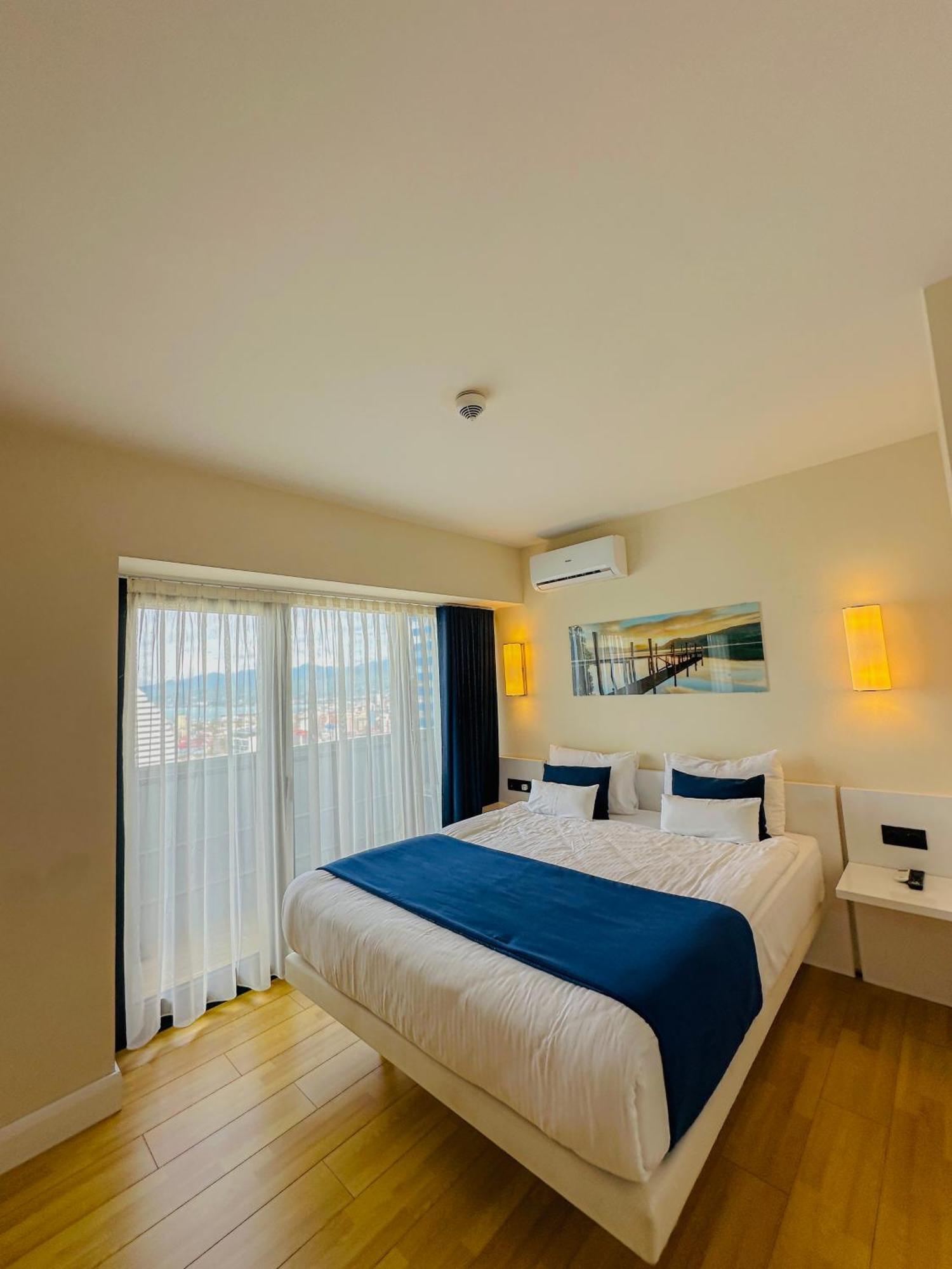 Seaside Vip Hotel バトゥーミ エクステリア 写真