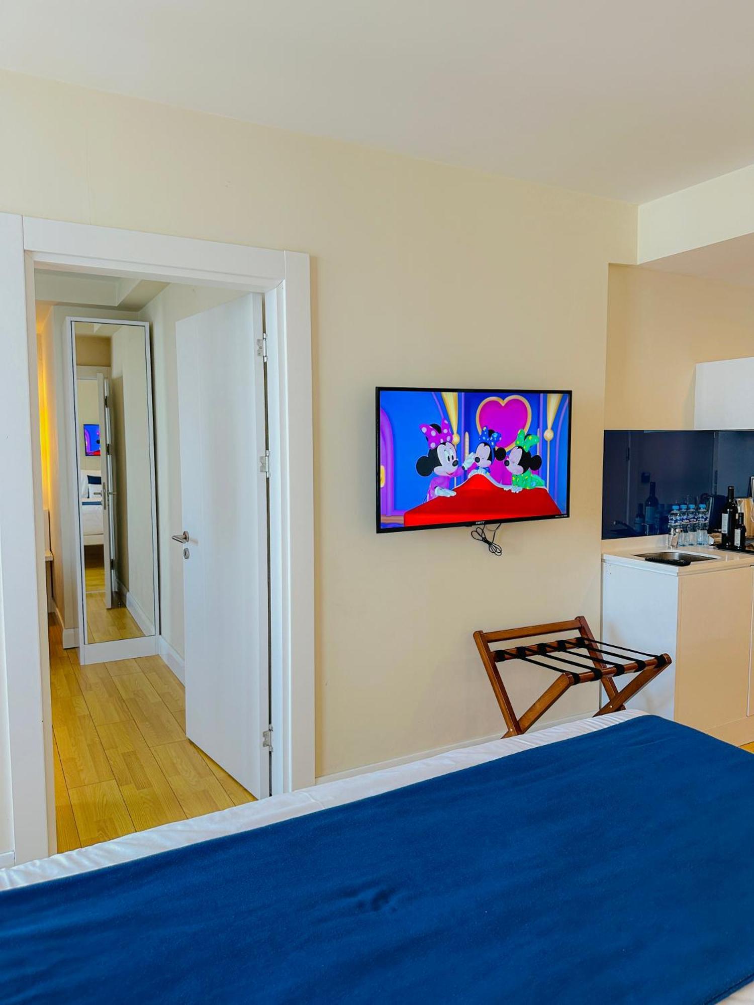 Seaside Vip Hotel バトゥーミ エクステリア 写真