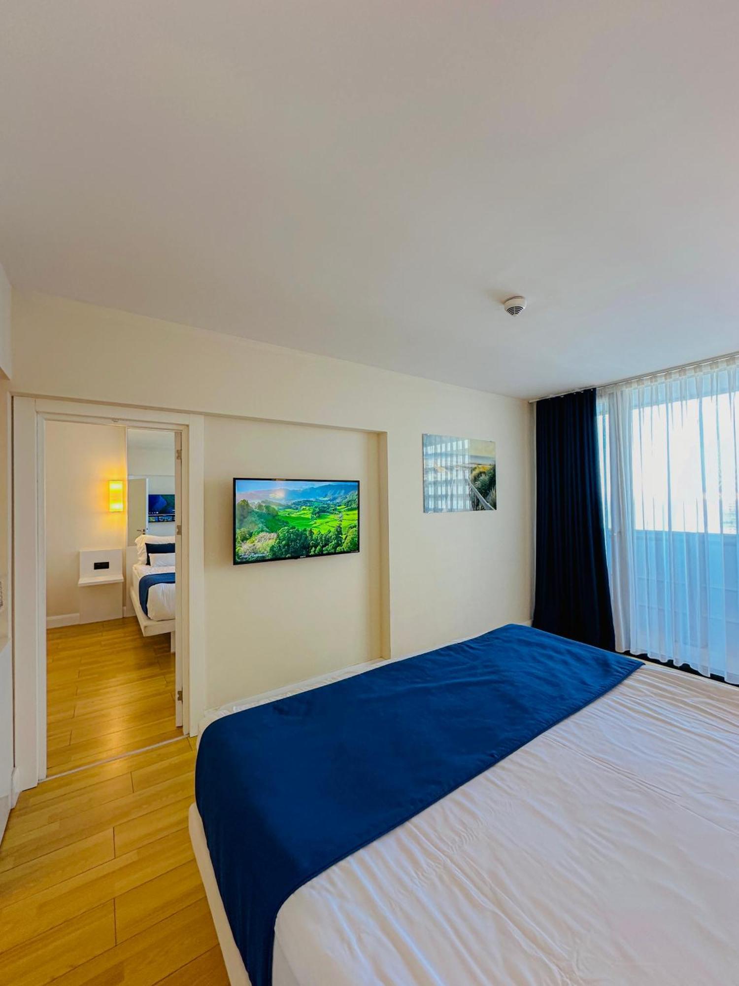 Seaside Vip Hotel バトゥーミ エクステリア 写真