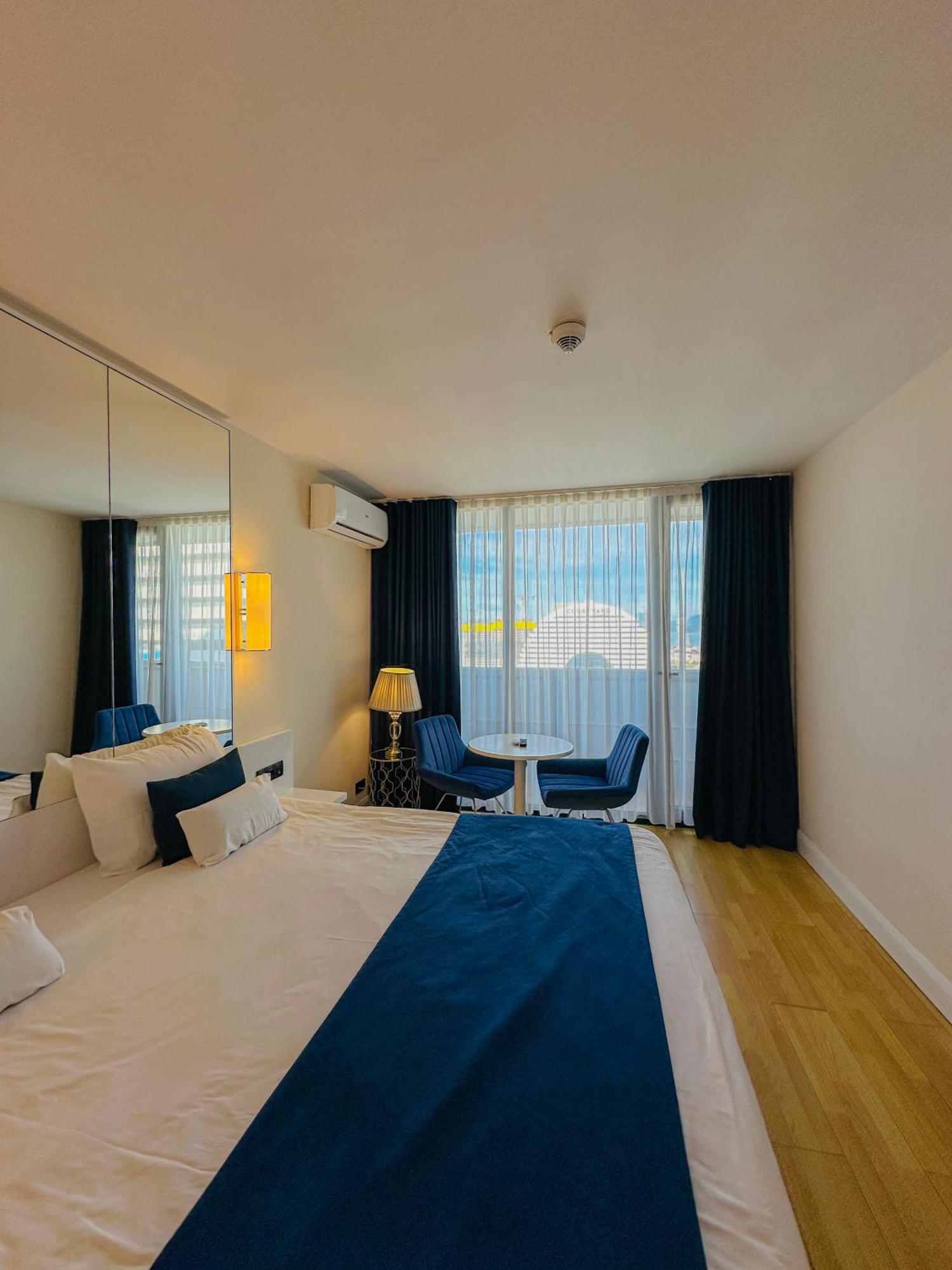 Seaside Vip Hotel バトゥーミ エクステリア 写真