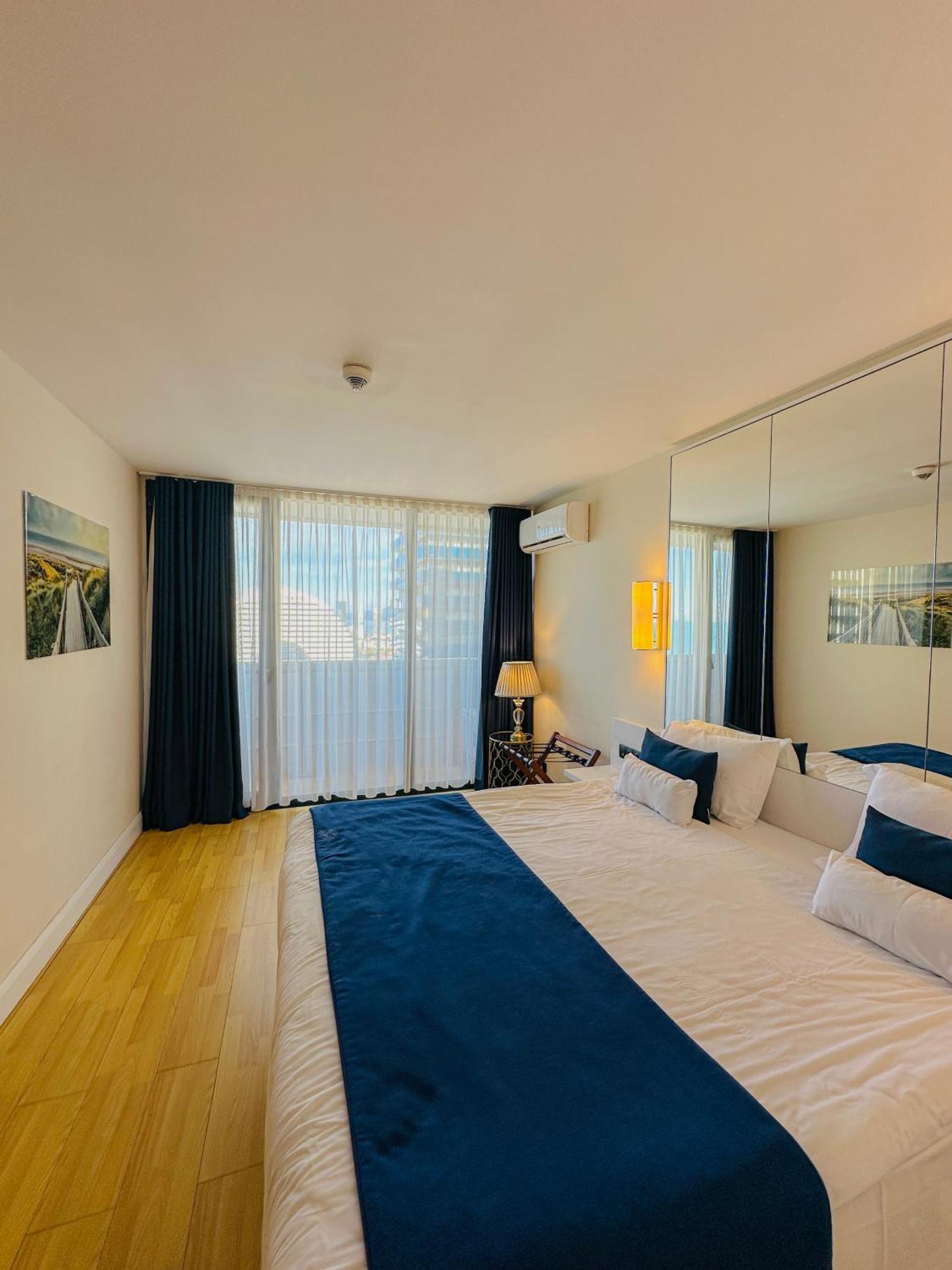 Seaside Vip Hotel バトゥーミ エクステリア 写真