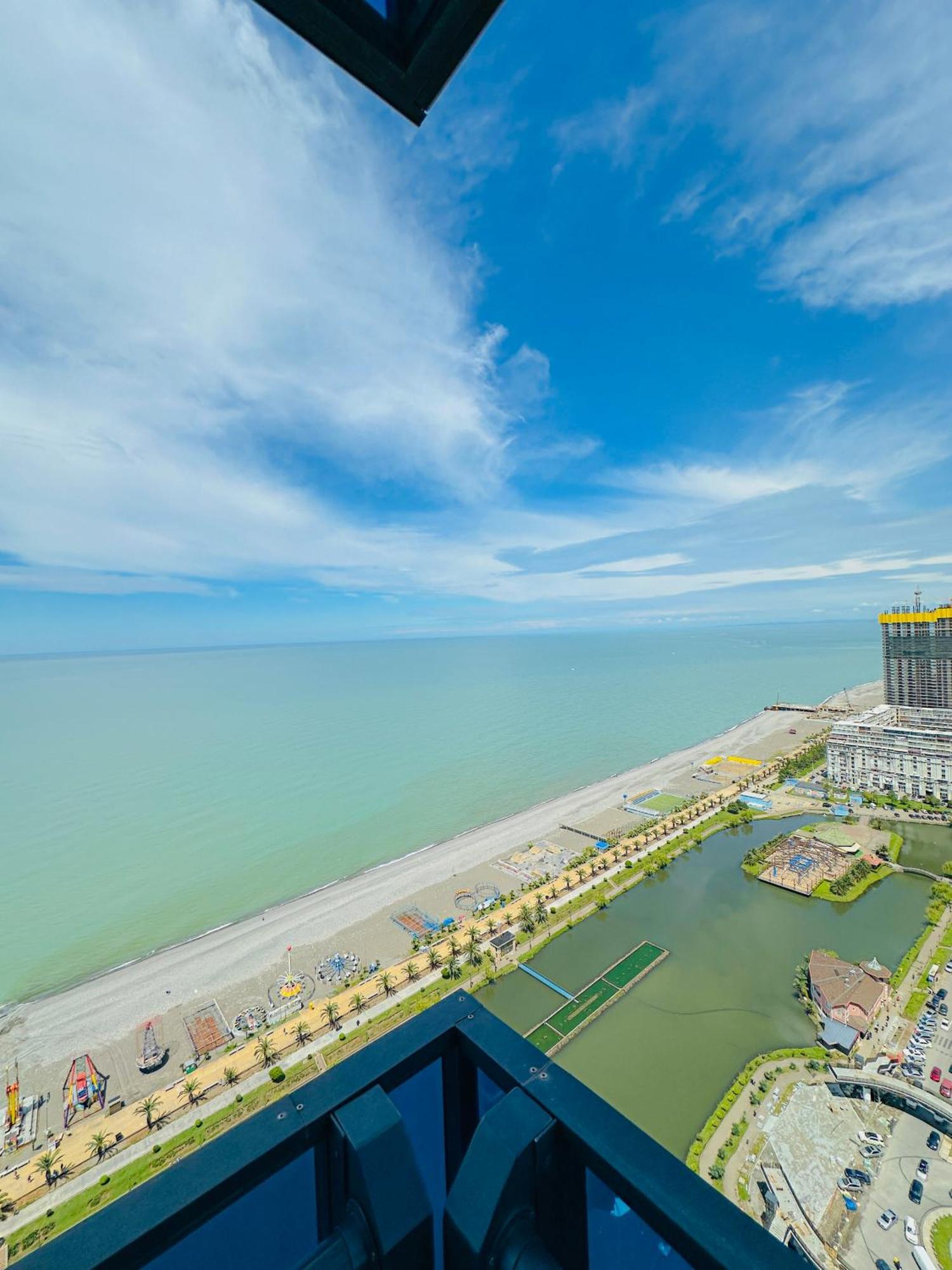 Seaside Vip Hotel バトゥーミ エクステリア 写真