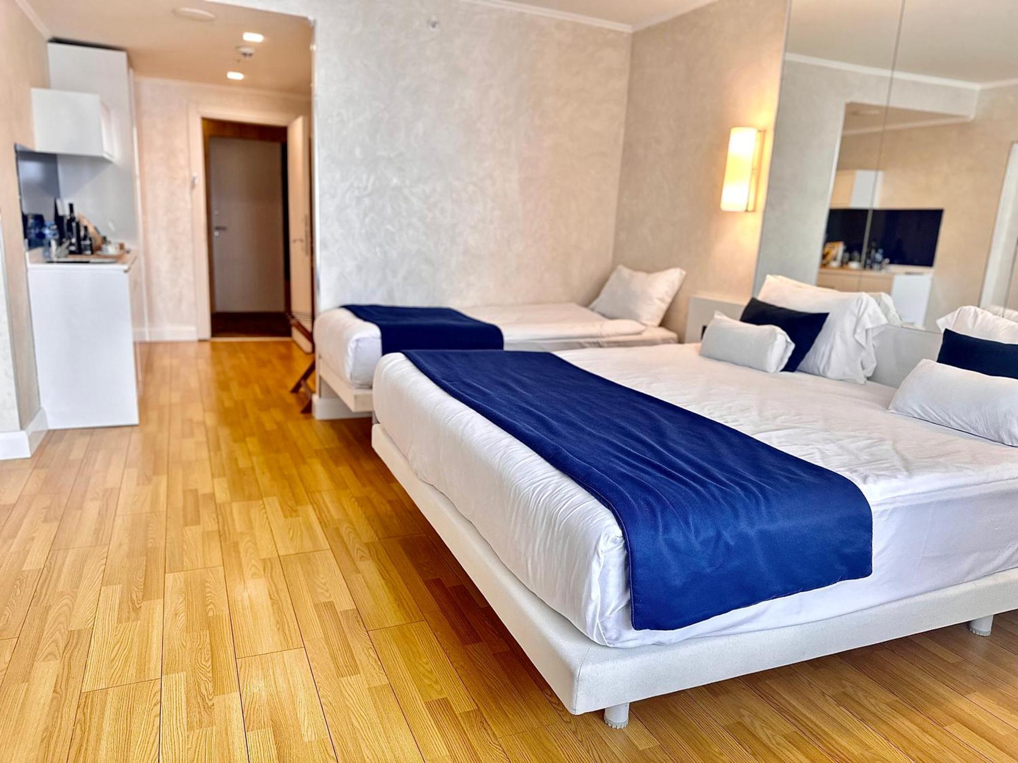 Seaside Vip Hotel バトゥーミ エクステリア 写真