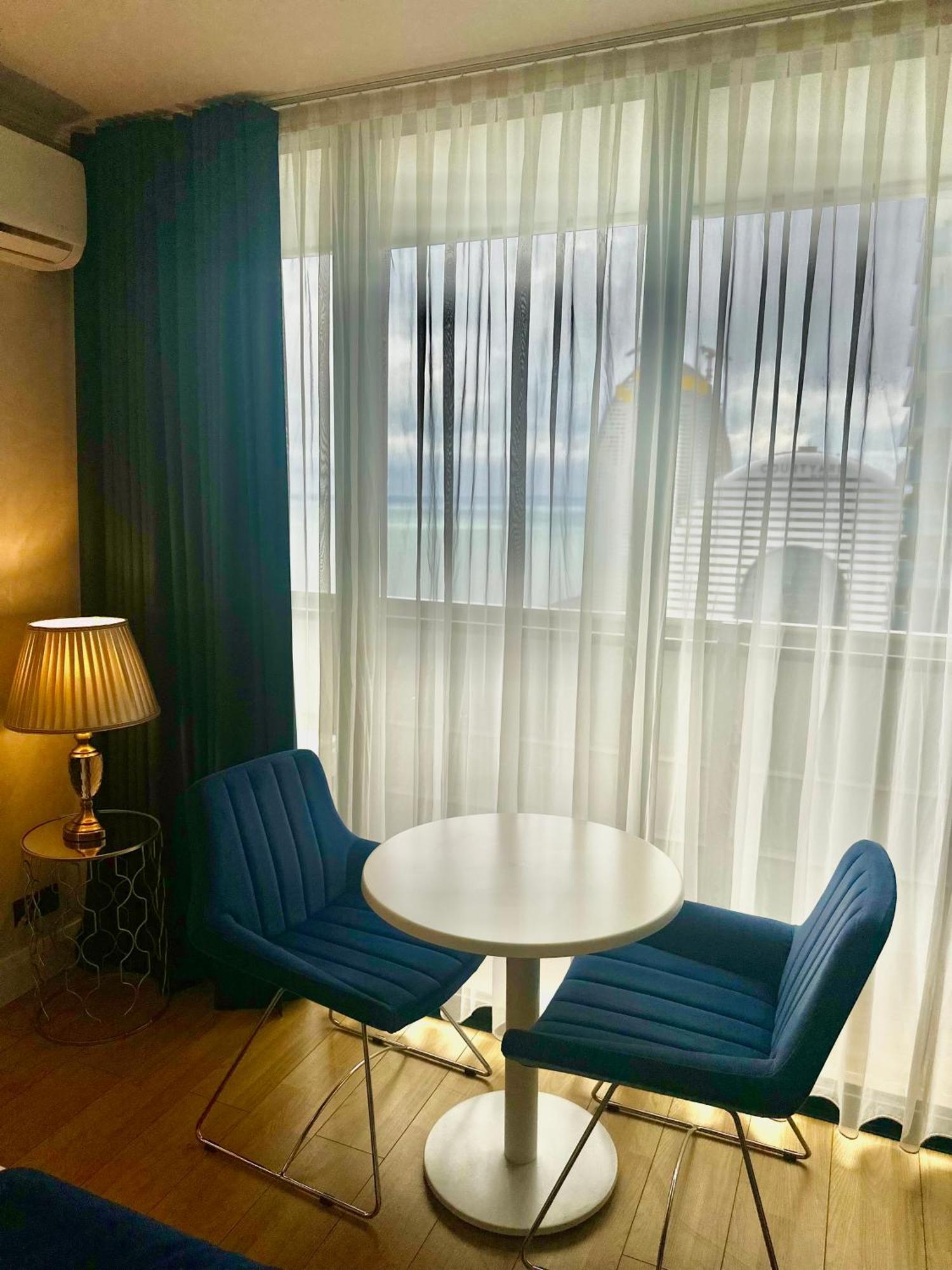 Seaside Vip Hotel バトゥーミ エクステリア 写真