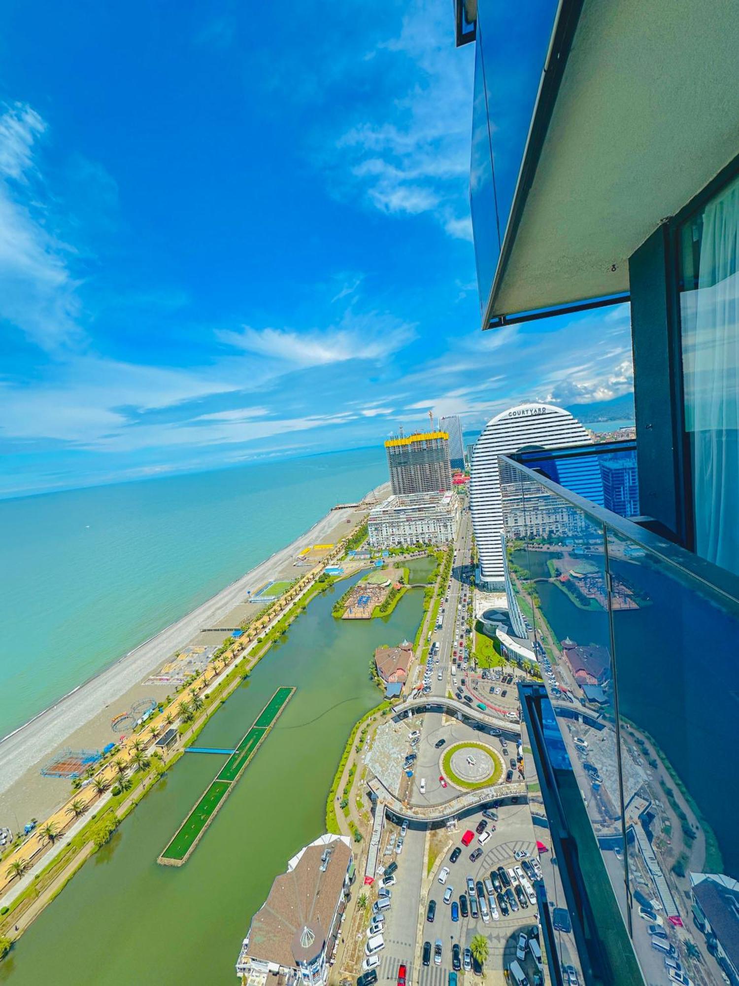 Seaside Vip Hotel バトゥーミ エクステリア 写真