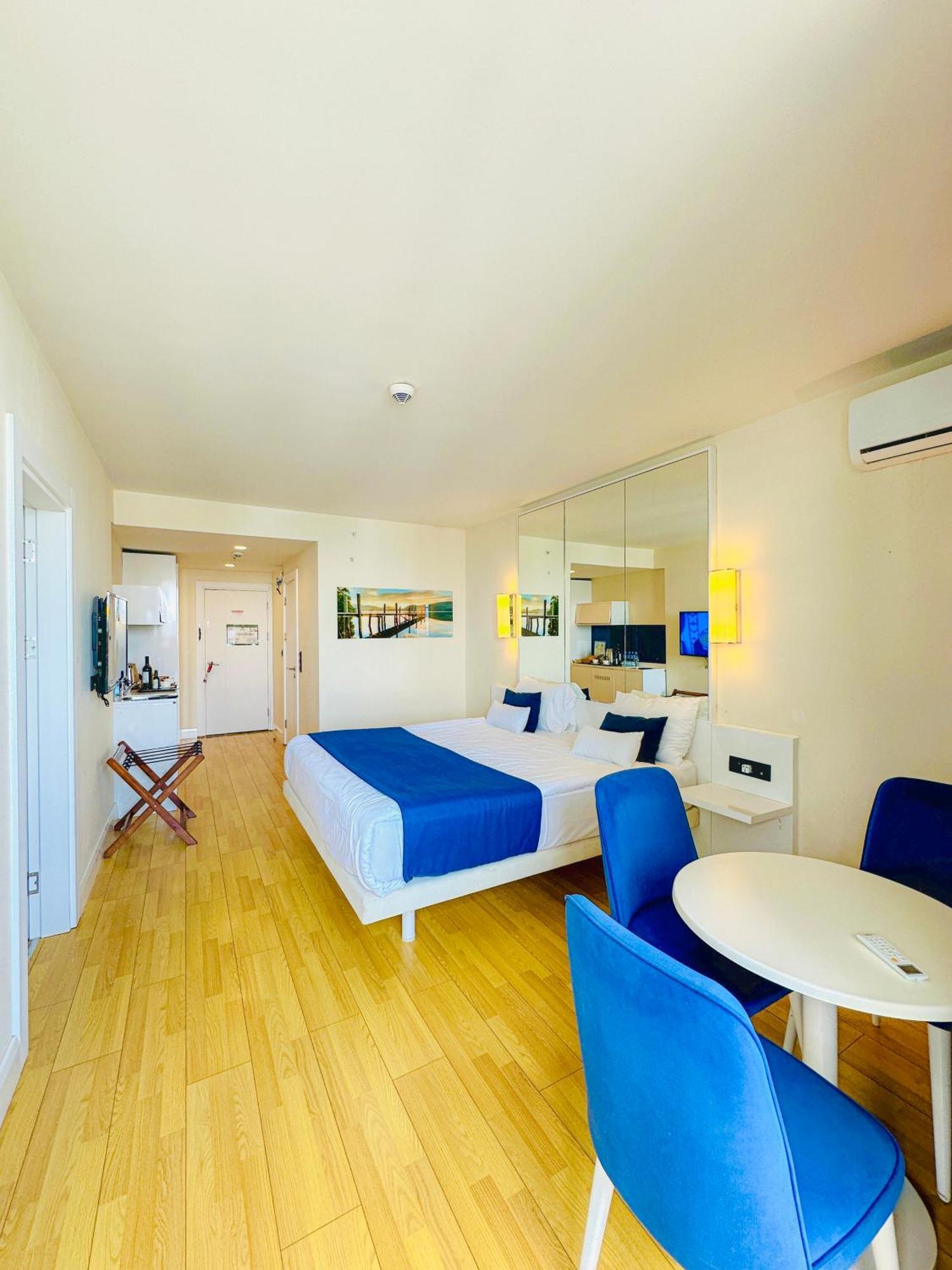 Seaside Vip Hotel バトゥーミ エクステリア 写真