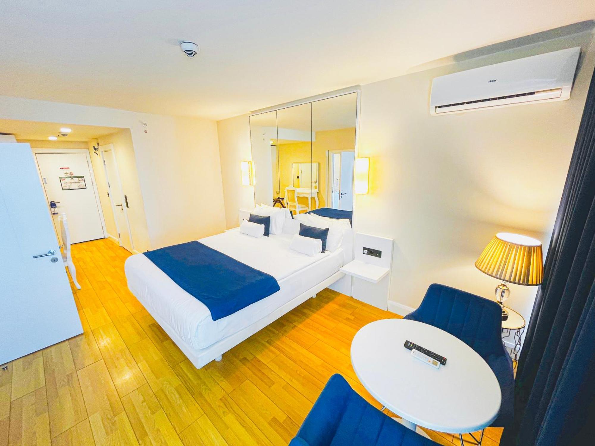 Seaside Vip Hotel バトゥーミ エクステリア 写真