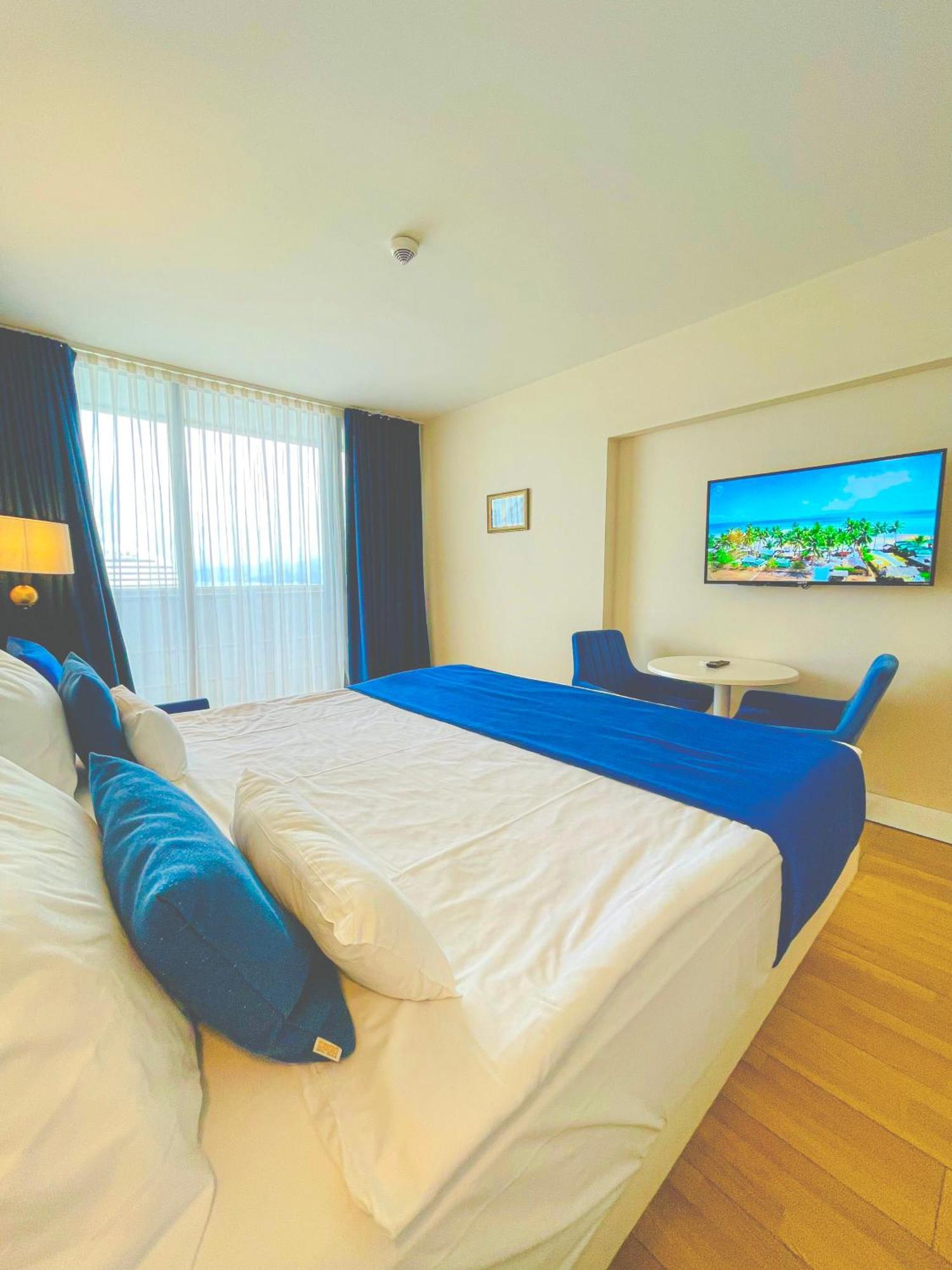 Seaside Vip Hotel バトゥーミ エクステリア 写真