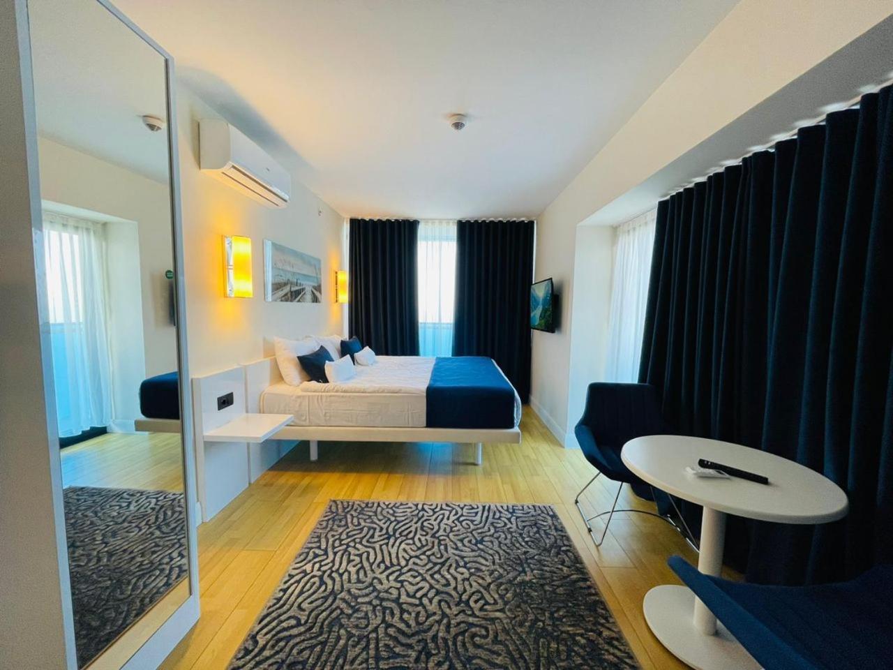 Seaside Vip Hotel バトゥーミ エクステリア 写真