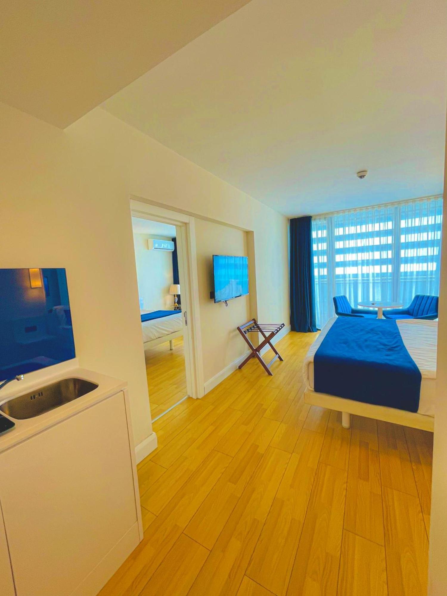 Seaside Vip Hotel バトゥーミ エクステリア 写真