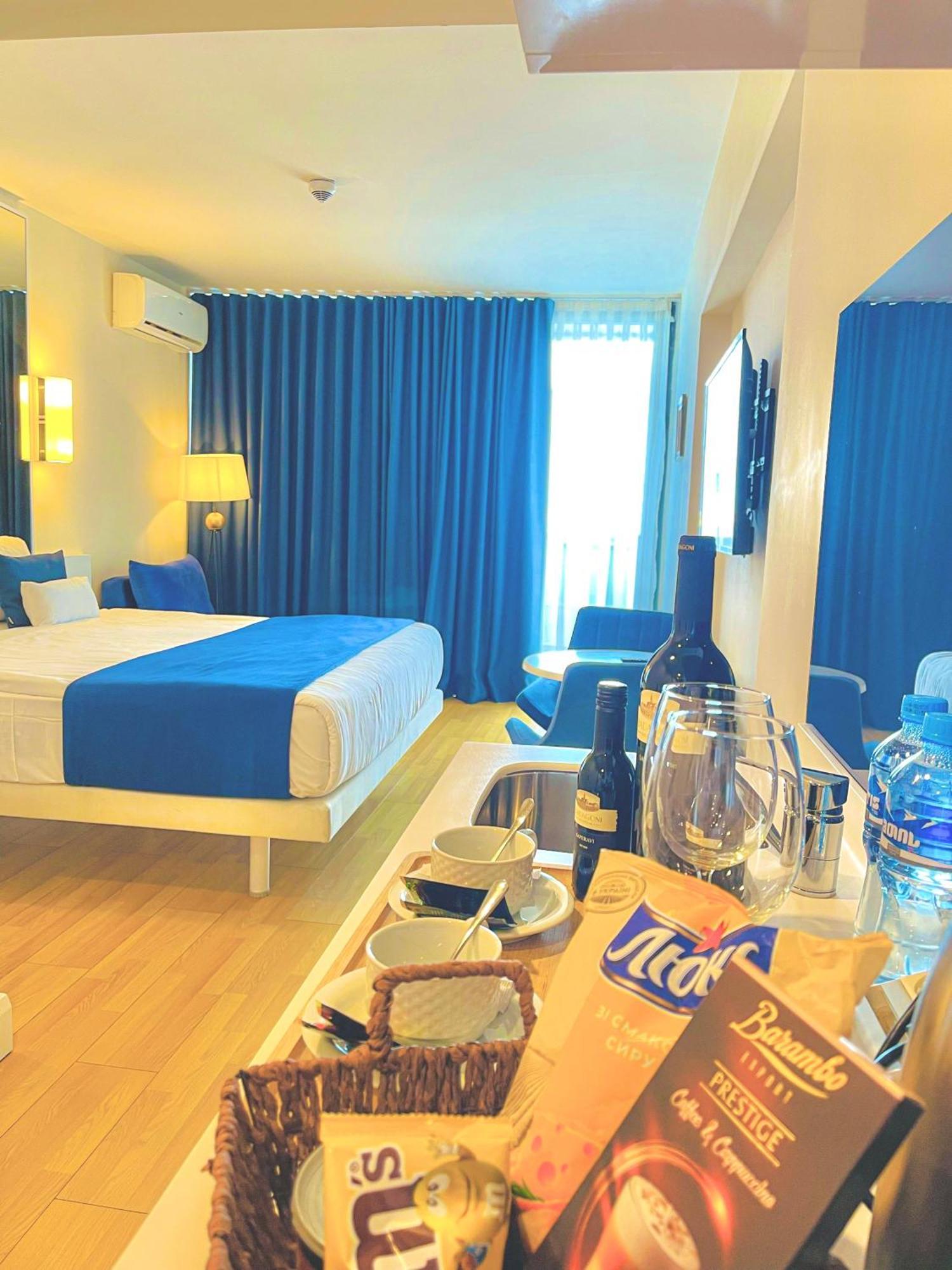 Seaside Vip Hotel バトゥーミ エクステリア 写真