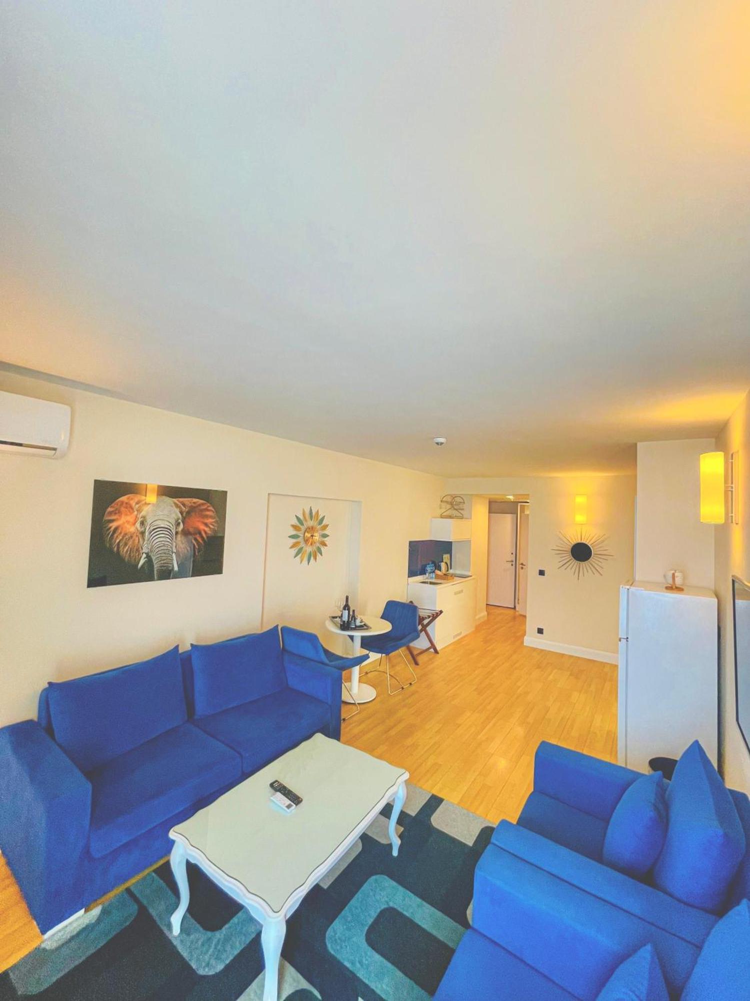 Seaside Vip Hotel バトゥーミ エクステリア 写真