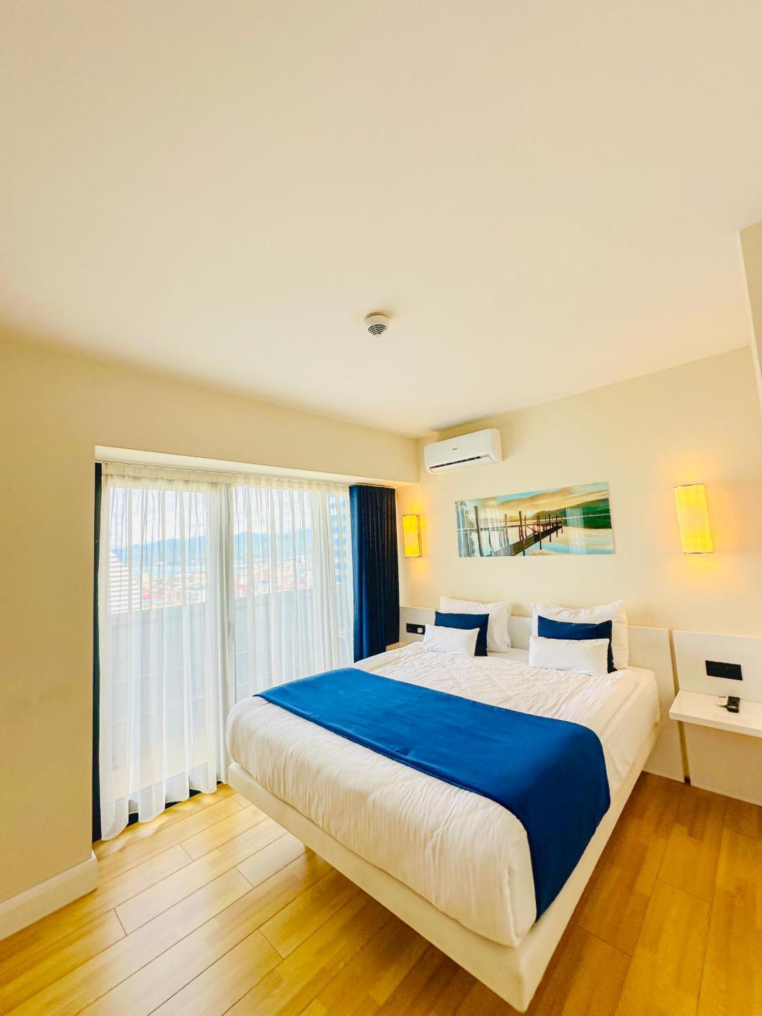 Seaside Vip Hotel バトゥーミ エクステリア 写真