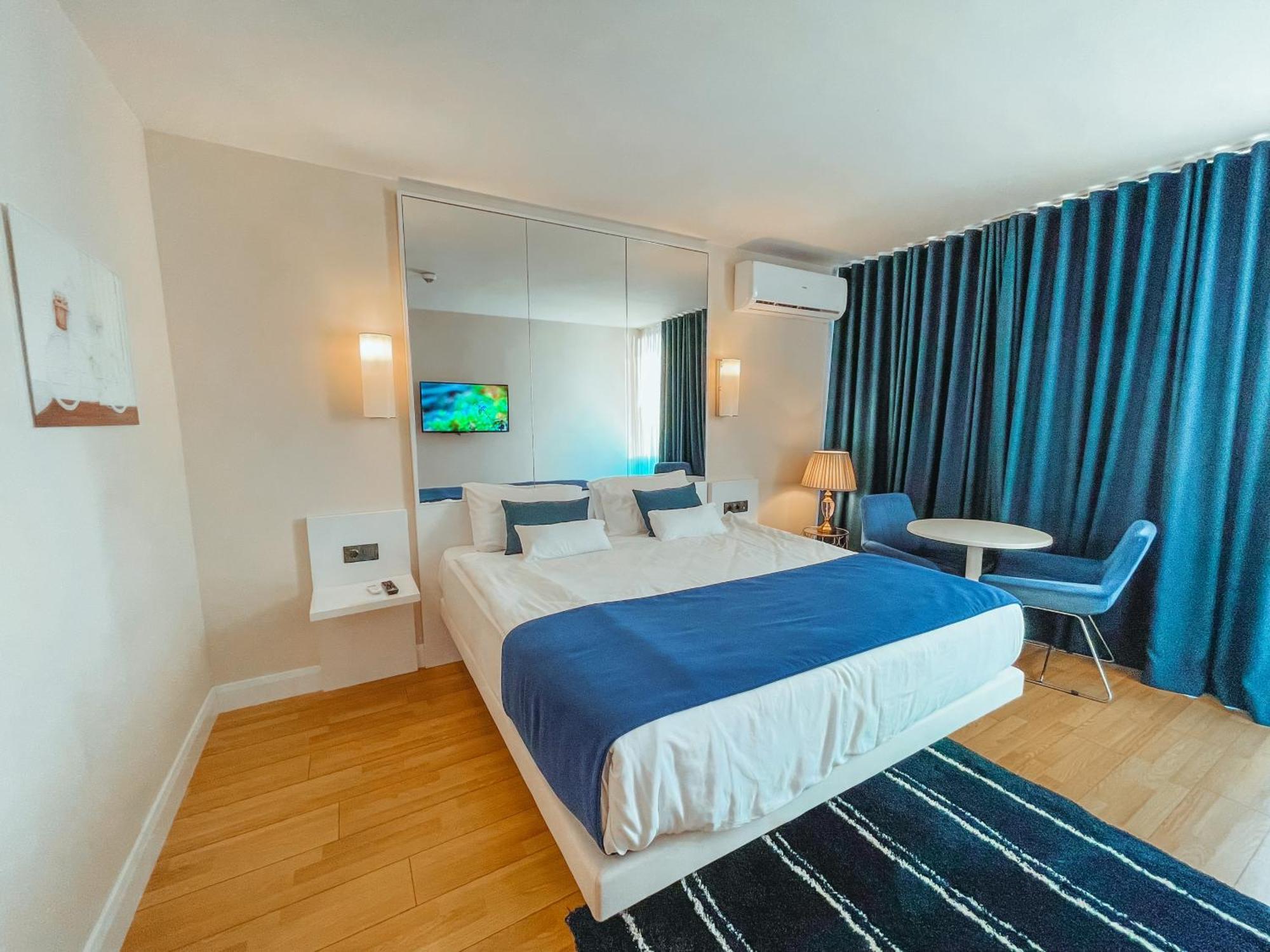 Seaside Vip Hotel バトゥーミ エクステリア 写真
