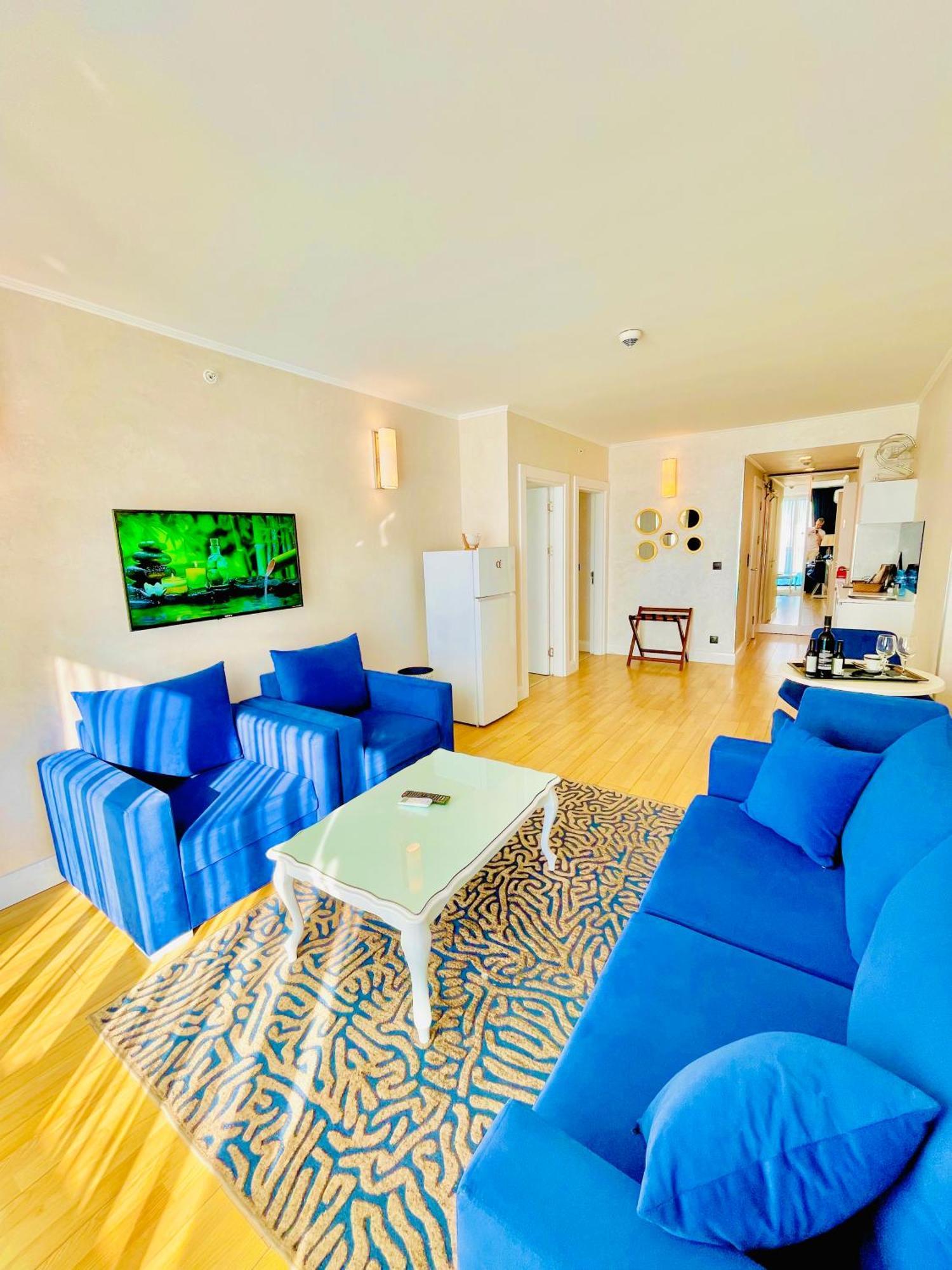 Seaside Vip Hotel バトゥーミ エクステリア 写真